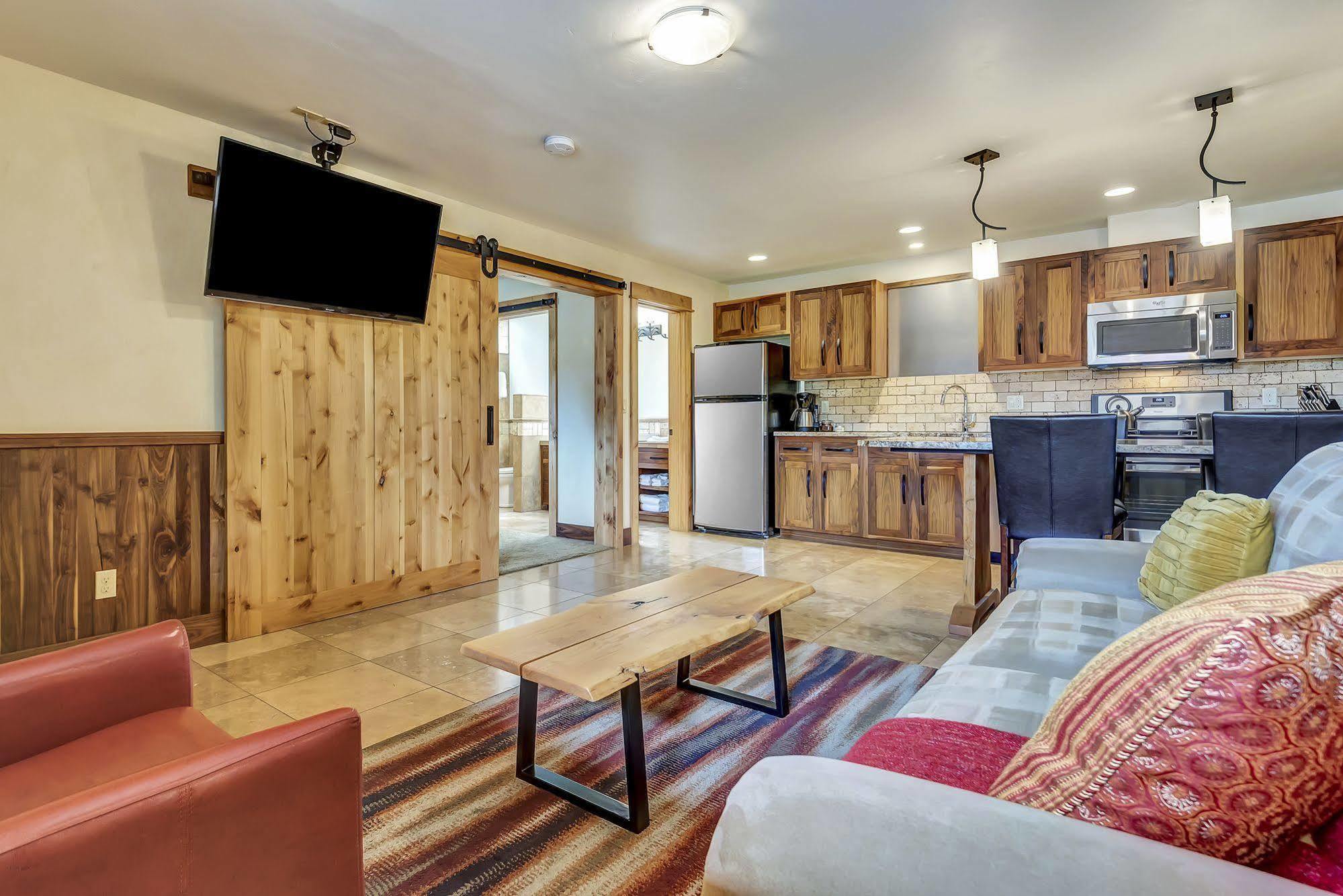 Wall Street Suites Бенд Экстерьер фото