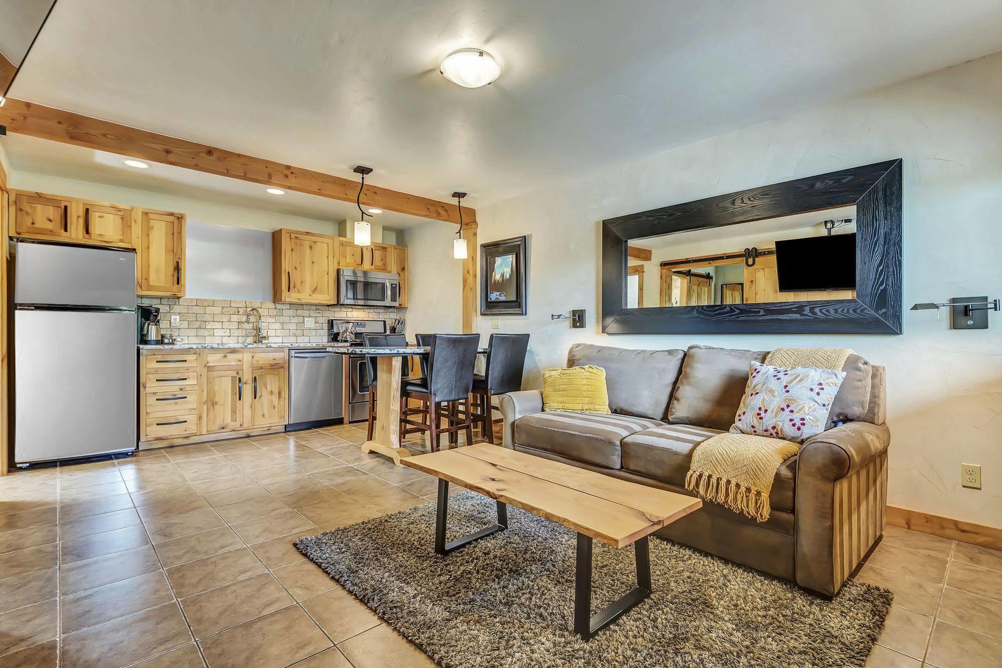 Wall Street Suites Бенд Экстерьер фото