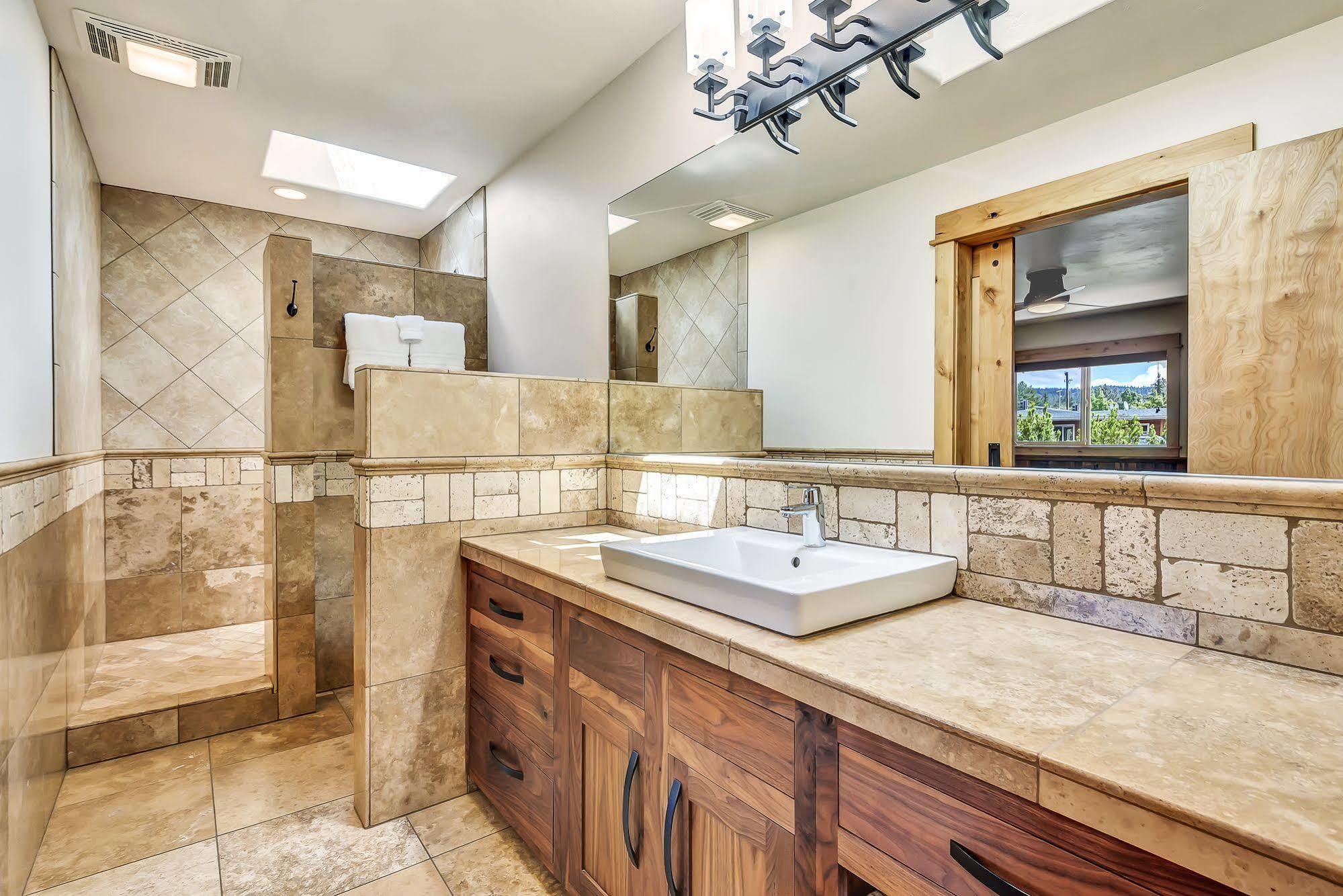 Wall Street Suites Бенд Экстерьер фото