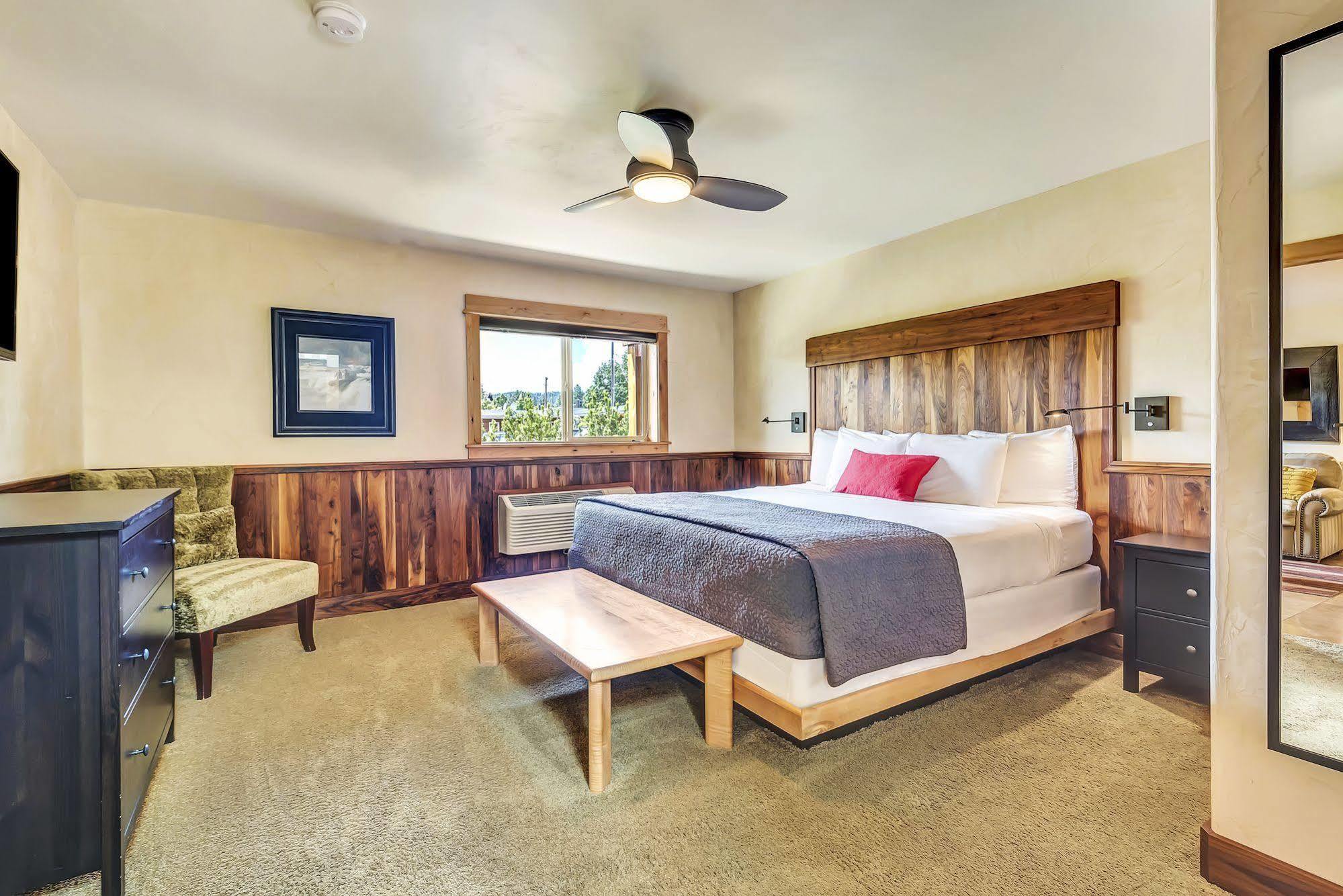 Wall Street Suites Бенд Экстерьер фото