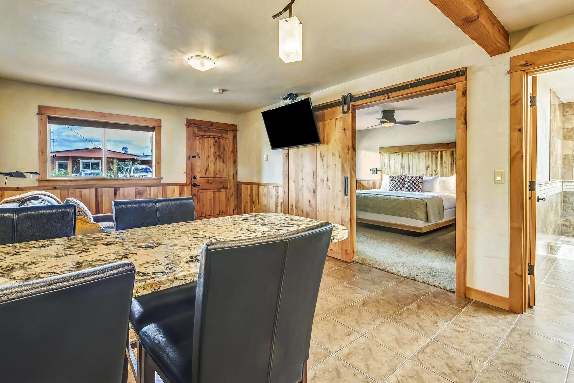 Wall Street Suites Бенд Экстерьер фото